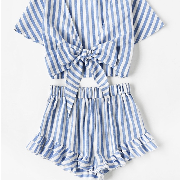 NWT Plunging Bow Tie Two Way Set - Picture 2 of 8